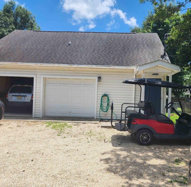 1009 Bay Dr