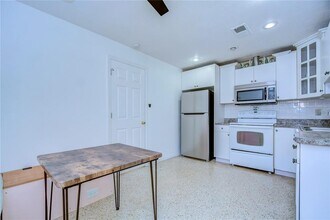 4944 5th Ave N in St. Petersburg, FL - Building Photo - Building Photo