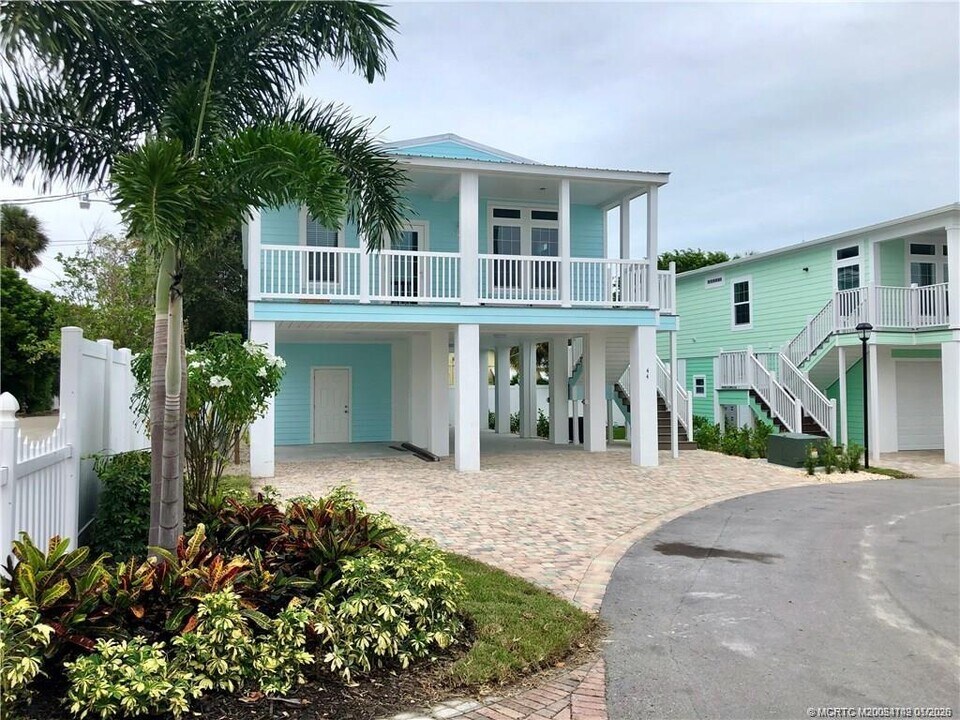 44 NE Nautical Dr in Jensen Beach, FL - Building Photo