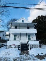 107 E Pearl St in Torrington, CT - Building Photo