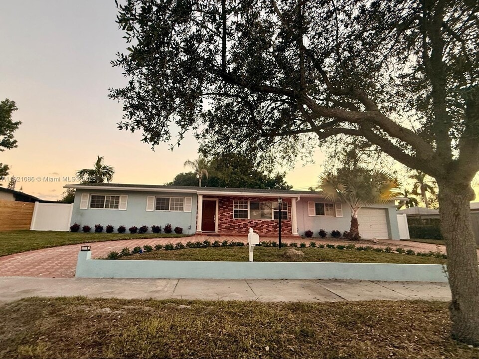 9400 SW 193rd Dr in Cutler Bay, FL - Building Photo