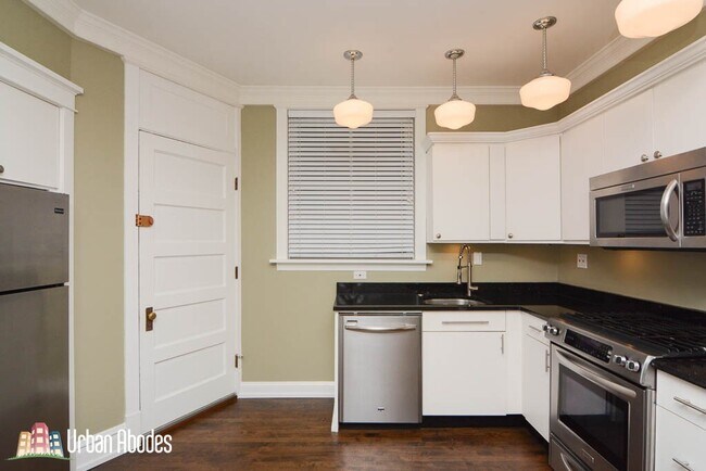 1938 W Berenice Ave, Unit 1 in Chicago, IL - Foto de edificio - Building Photo
