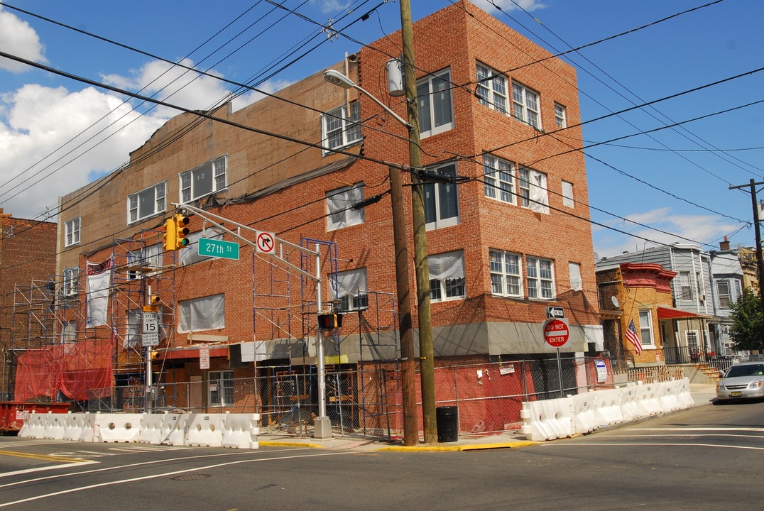 2701 Summit Ave in Union City, NJ - Foto de edificio