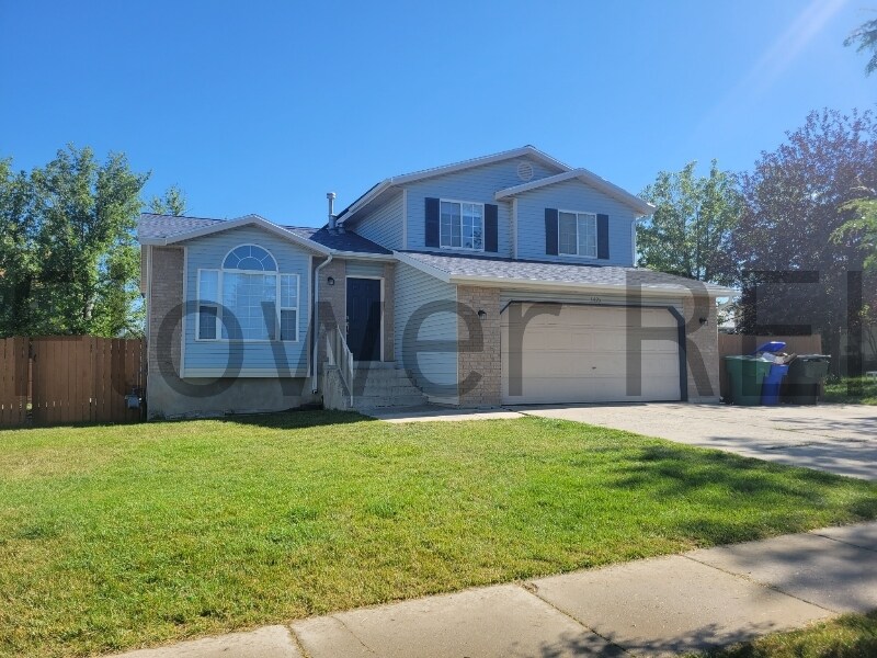 3495 W 8070 S in West Jordan, UT - Building Photo