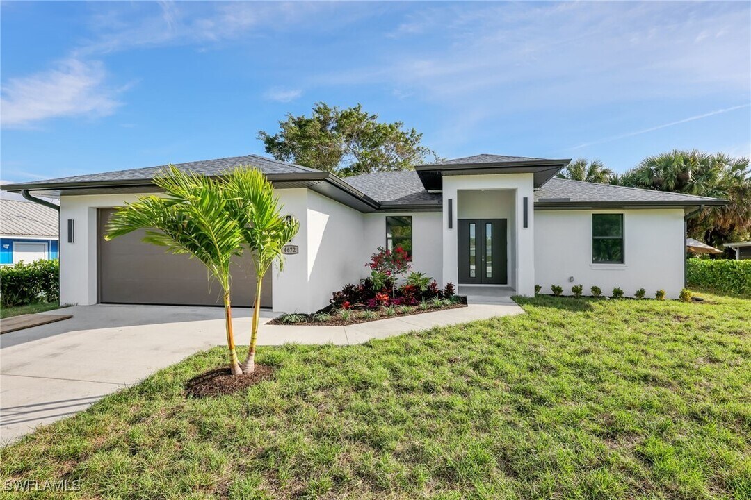 4672 25th Ave SW in Naples, FL - Building Photo