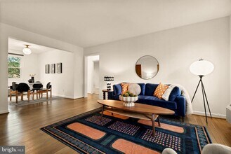 4818 Chevy Chase Dr in Chevy Chase, MD - Building Photo - Building Photo