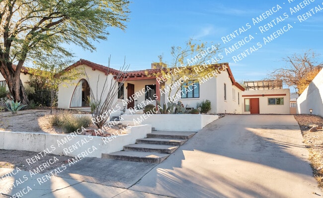 property at 2516 E 4th St