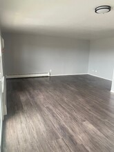 Crestwood Apartments in Middletown, NY - Foto de edificio - Building Photo