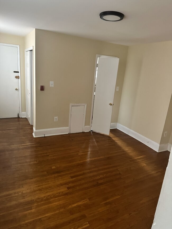 909 Clinton St, Unit 1C in Philadelphia, PA - Building Photo - Building Photo