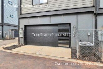 3436 Brookshire Blvd in Charlotte, NC - Building Photo - Building Photo