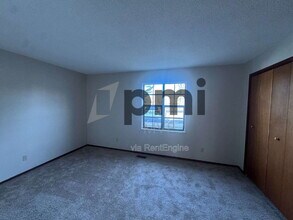 90 Stornoway Dr W in Columbus, OH - Building Photo - Building Photo