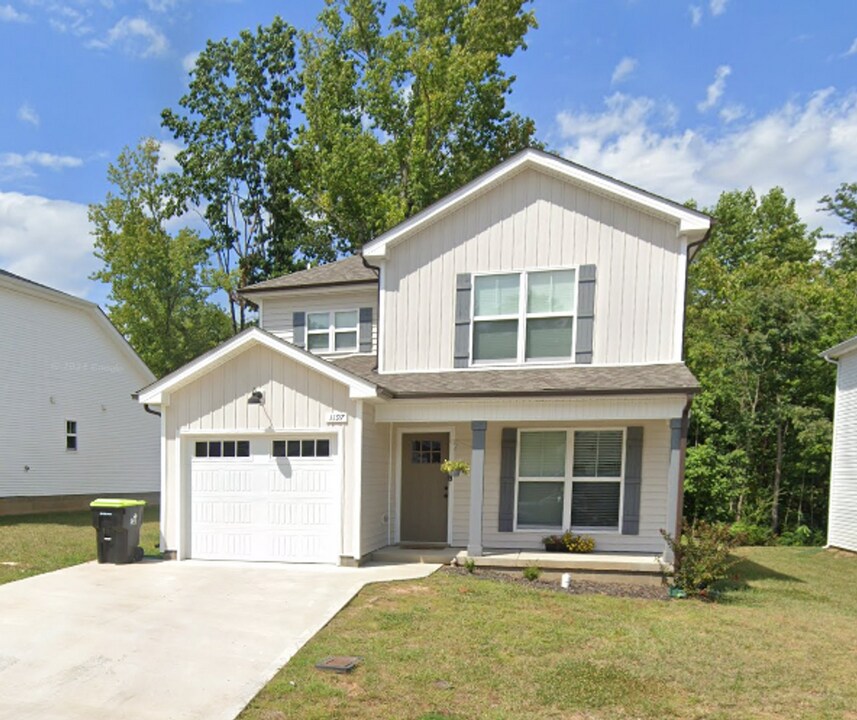1197 Cottonwood Dr in Clarksville, TN - Building Photo