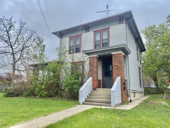 207 Washington St, Unit 2