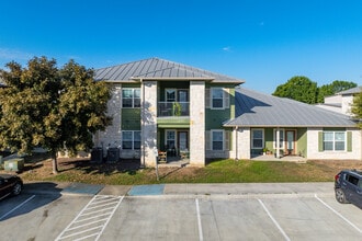 Chandler Place Apartments in Blanco, TX - Foto de edificio - Building Photo