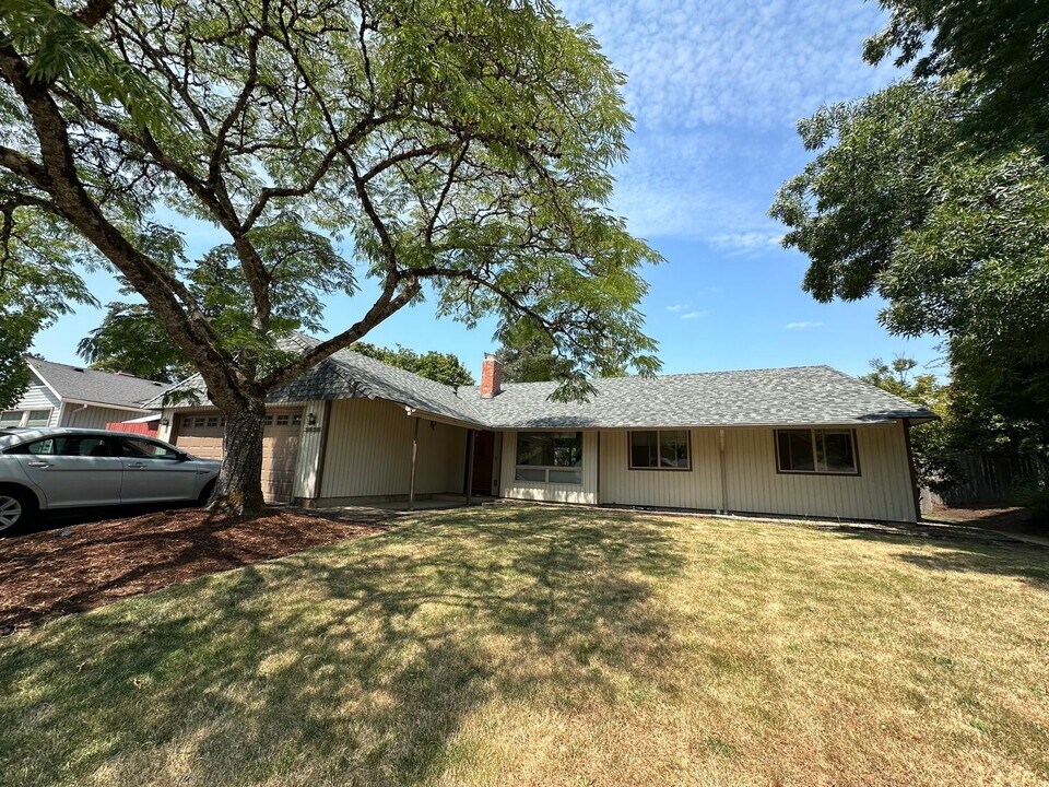 3835 NW Camas Pl in Corvallis, OR - Building Photo