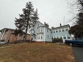 96 E Broadway, Unit A in Derry, NH - Building Photo