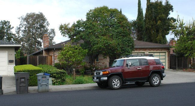 704 Muir Dr in Mountain View, CA - Building Photo - Building Photo