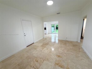 2975 SW 25th Ter in Miami, FL - Building Photo - Building Photo