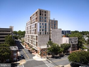 4909 Auburn Ave in Bethesda, MD - Foto de edificio - Building Photo