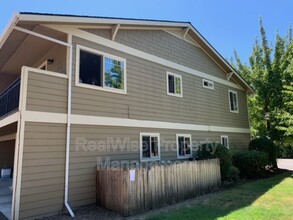 201 Classick Dr in Rogue River, OR - Building Photo - Building Photo