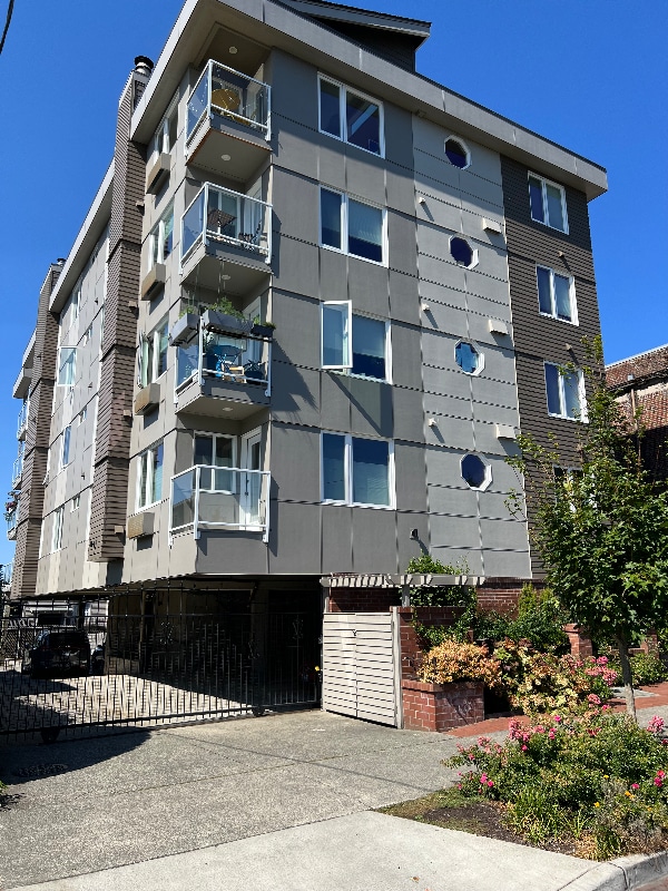 215 14th Ave E in Seattle, WA - Building Photo - Building Photo