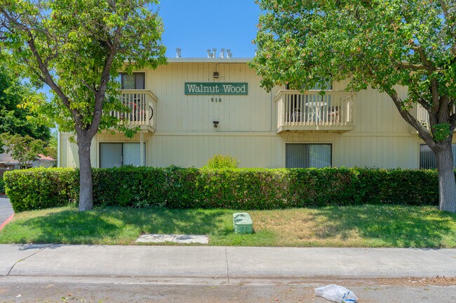 Walnutwood Apartments in Woodland, CA - Foto de edificio - Building Photo