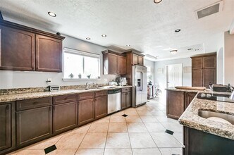 12114 Rocky Knoll Dr in Houston, TX - Foto de edificio - Building Photo