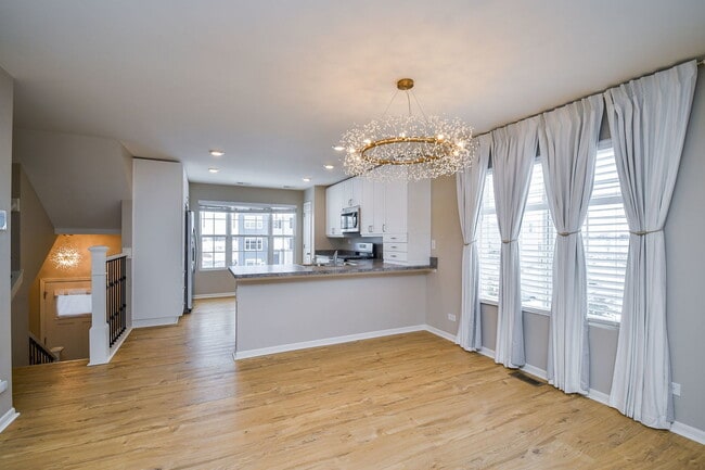 2480 Bella Dr in Pingree Grove, IL - Building Photo - Building Photo