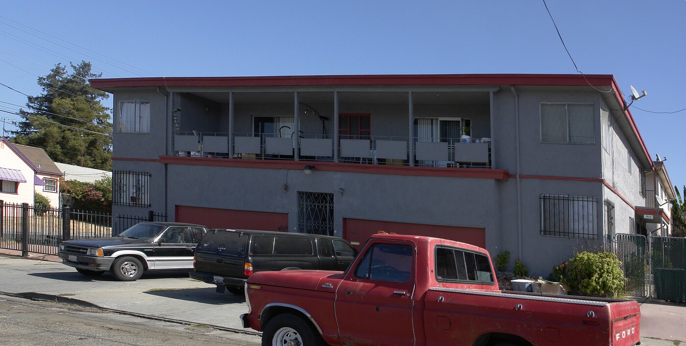 9404-9406 Peach St in Oakland, CA - Building Photo
