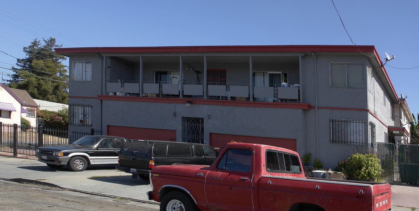 9404-9406 Peach St in Oakland, CA - Foto de edificio