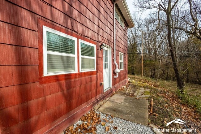 1112 Woodland St in Manhattan, KS - Building Photo - Building Photo