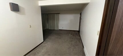 524 Breezy Point Dr in Clinton, IA - Building Photo - Building Photo