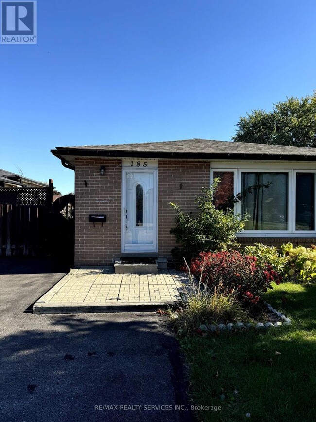 185 Earnscliffe Cir in Brampton, ON - Building Photo - Building Photo