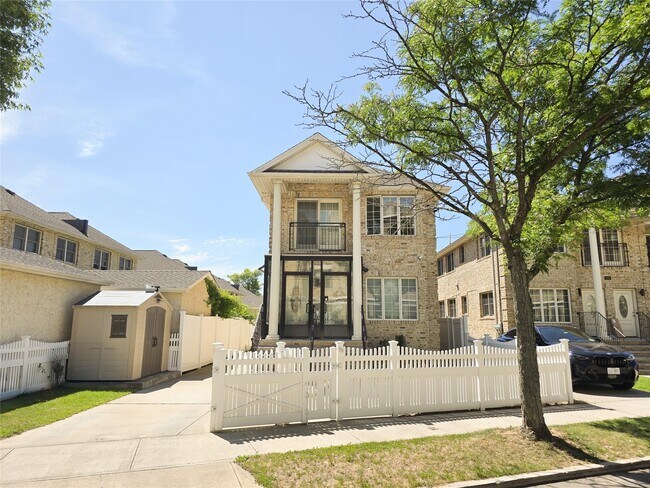 property at 16-10 150th Pl