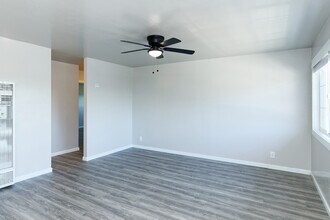 2336 Fruitvale Ave in Oakland, CA - Foto de edificio - Building Photo