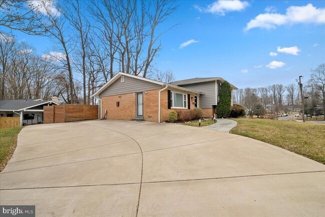 7845 Brompton St in West Springfield, VA - Foto de edificio - Building Photo