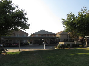 Ashely Square Apartments in Visalia, CA - Building Photo - Other