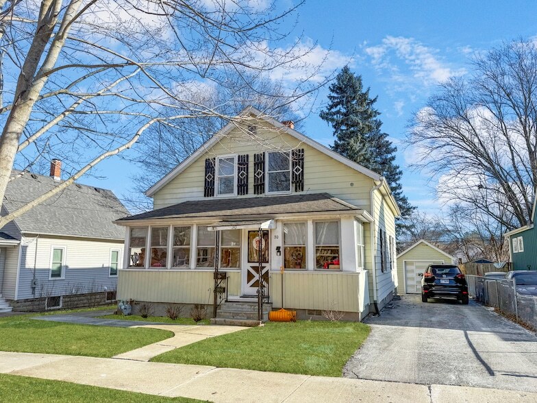 30 N 12th St in St. Charles, IL - Building Photo