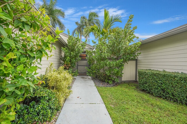 2533 Bedford Mews Dr