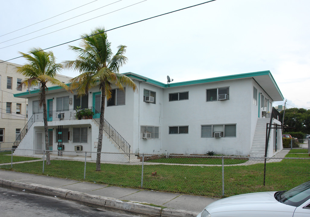 1950 SW 2nd St in Miami, FL - Building Photo