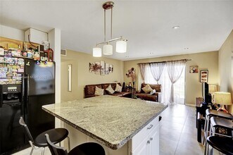 505 S Pine Island Rd in Plantation, FL - Building Photo - Building Photo