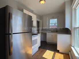 818 Pine St in Bristol, CT - Building Photo