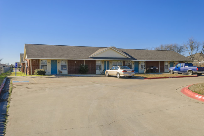 Alvarado Apartments in Alvarado, TX - Building Photo - Building Photo