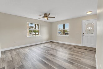 Royal Villas Townhomes in Titusville, FL - Building Photo - Building Photo