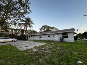 2746 Johnson St in Hollywood, FL - Building Photo - Building Photo