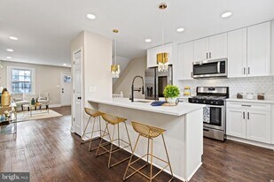 1011 Bashford Ln in Alexandria, VA - Building Photo
