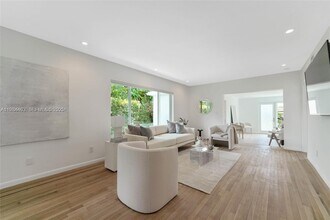 8918 Garland Ave in Surfside, FL - Foto de edificio - Building Photo