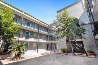 Sharpstown Manor in Houston, TX - Building Photo - Building Photo