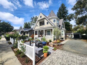 181 Tasso St in Palo Alto, CA - Foto de edificio - Building Photo