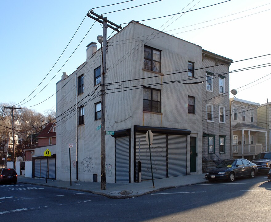 40 Brook St in Staten Island, NY - Building Photo